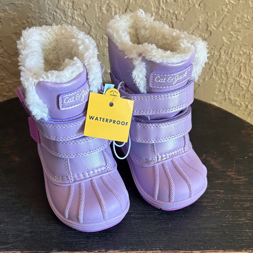 Cat & Jack Purple Waterproof winter Boots - size 5 NEW
